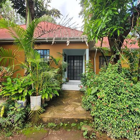 Mama Aziz Homestay Arusha Ngoại thất bức ảnh