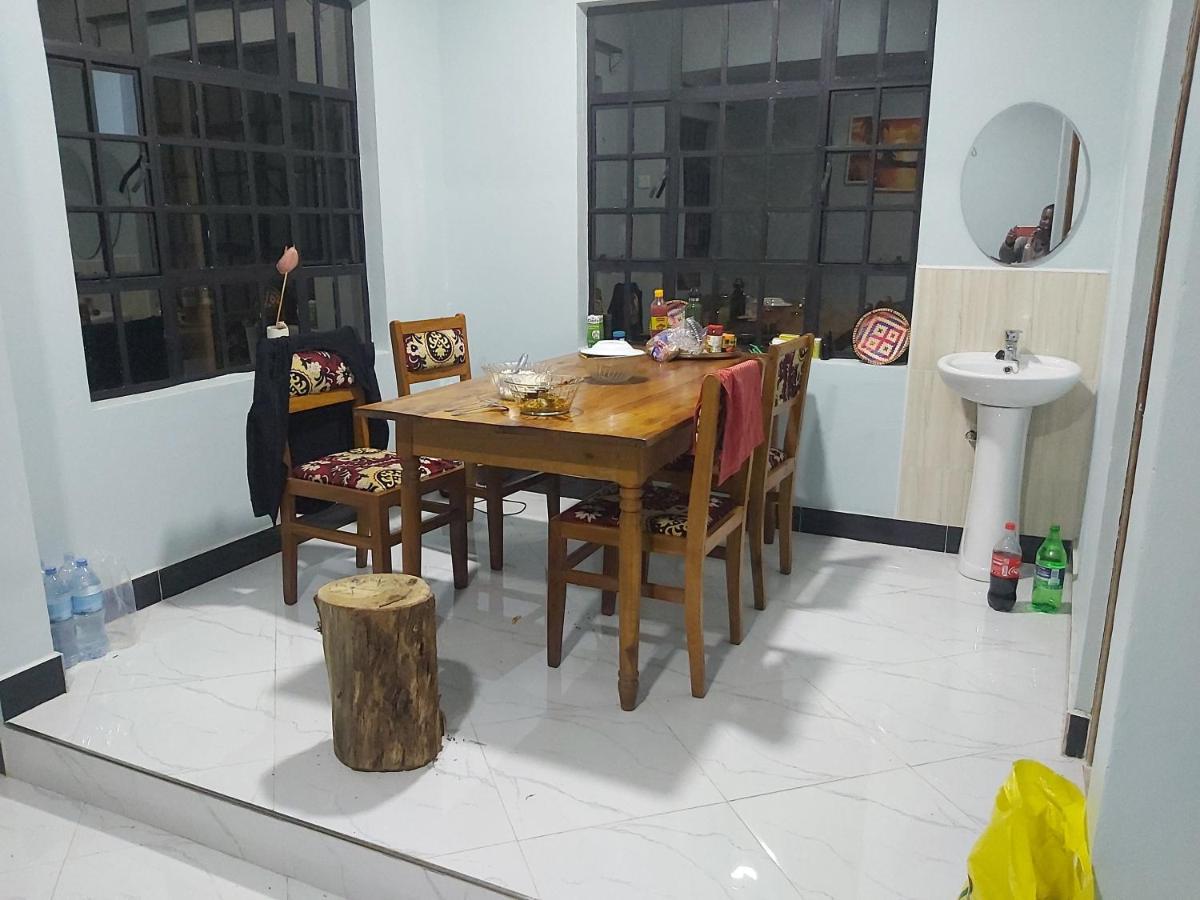 Mama Aziz Homestay Arusha Ngoại thất bức ảnh